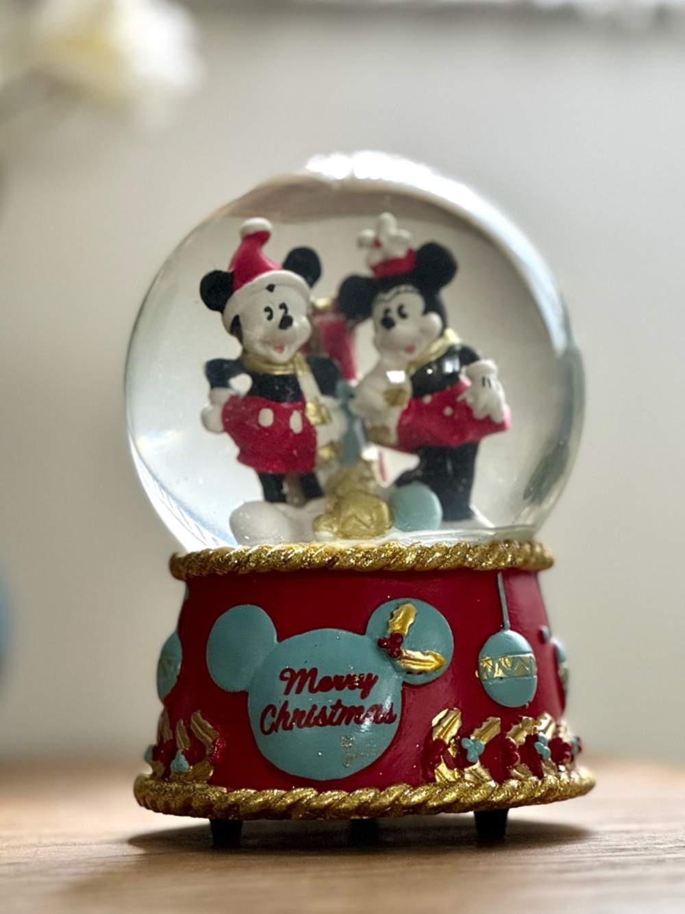 Mickey & Minnie Christmas Snow Globe